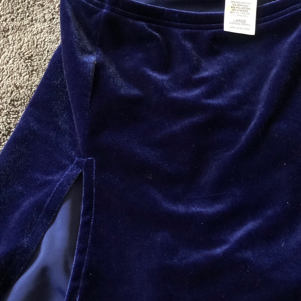 CAPEZIO BLUE VELVET SKIRT SIZE LARGE